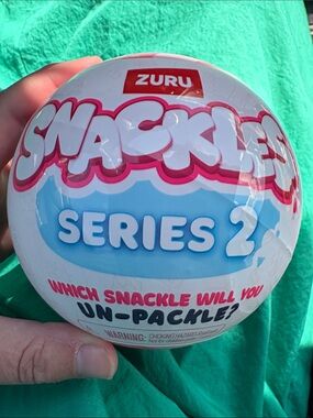 Snackles Series 2 Surprise Ball - Pink & Light Blue